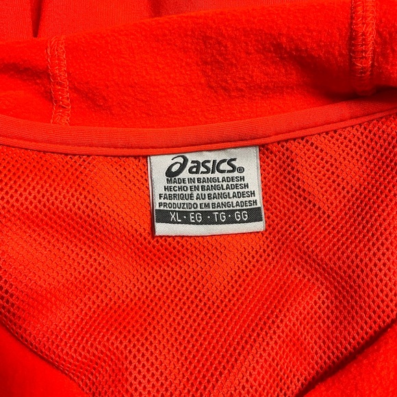 Fun, bright over 1/2 zip pullover sweatshirt. Very light. - Picture 4 of 5